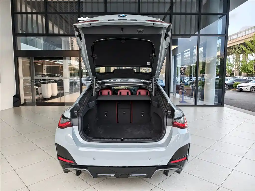 BMW i4 2025 — фото 15