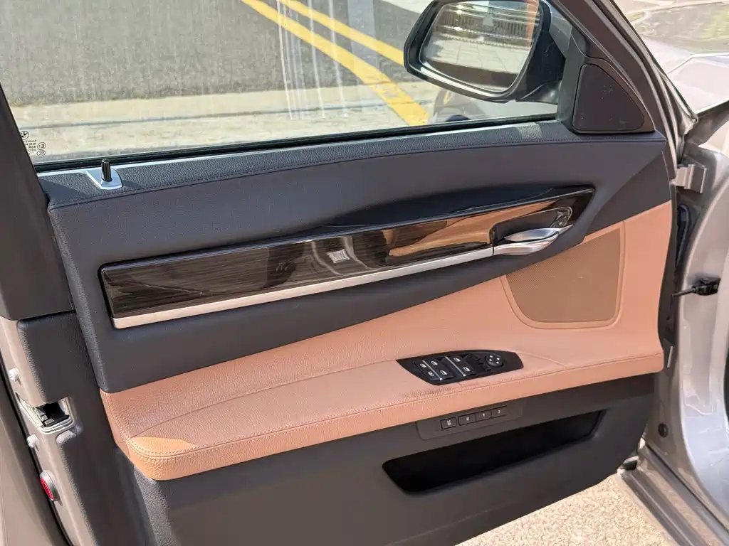 BMW 7 Series 2015 — фото 19