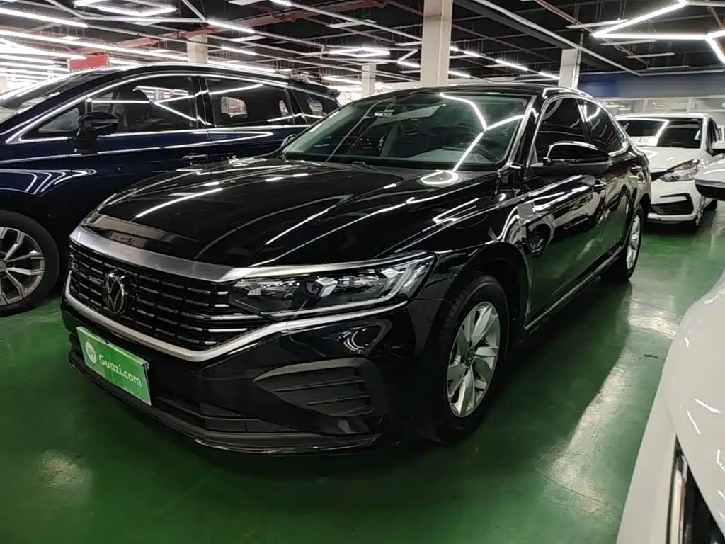 Volkswagen Passat 2023 — фото 1