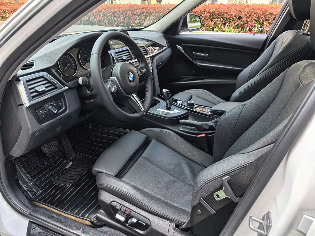 BMW 3 Series 2018 — фото 8