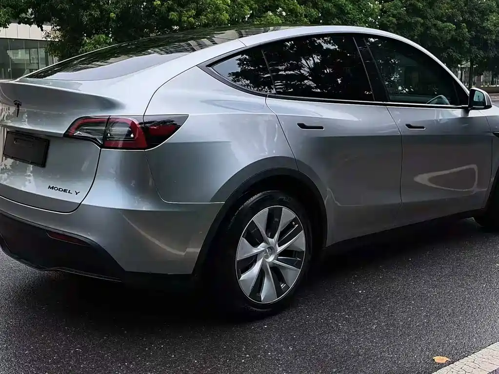 Tesla Model Y 2022 — фото 9