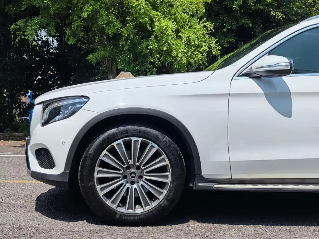 Mercedes-Benz GLC 2017 — фото 13