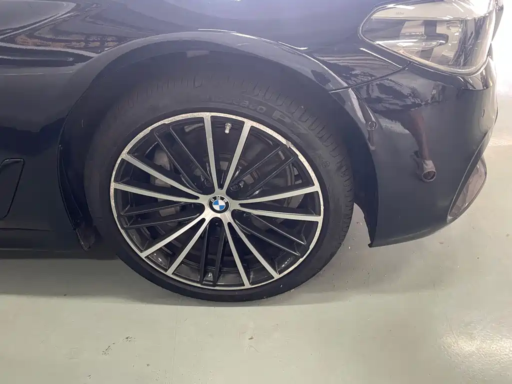 BMW 5 Series 2019 — фото 11