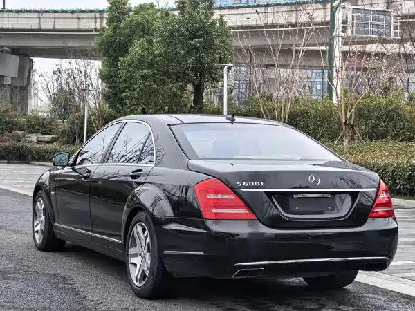 Mercedes-Benz S-Class 2010