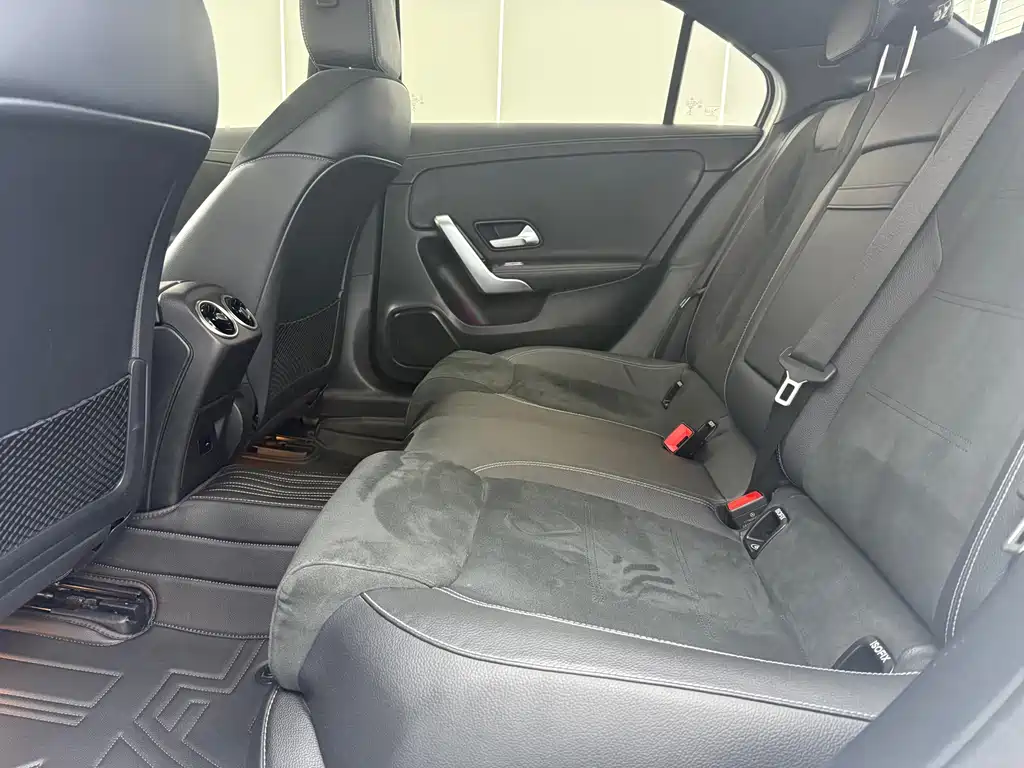 Mercedes-Benz A-Class 2022 — фото 11