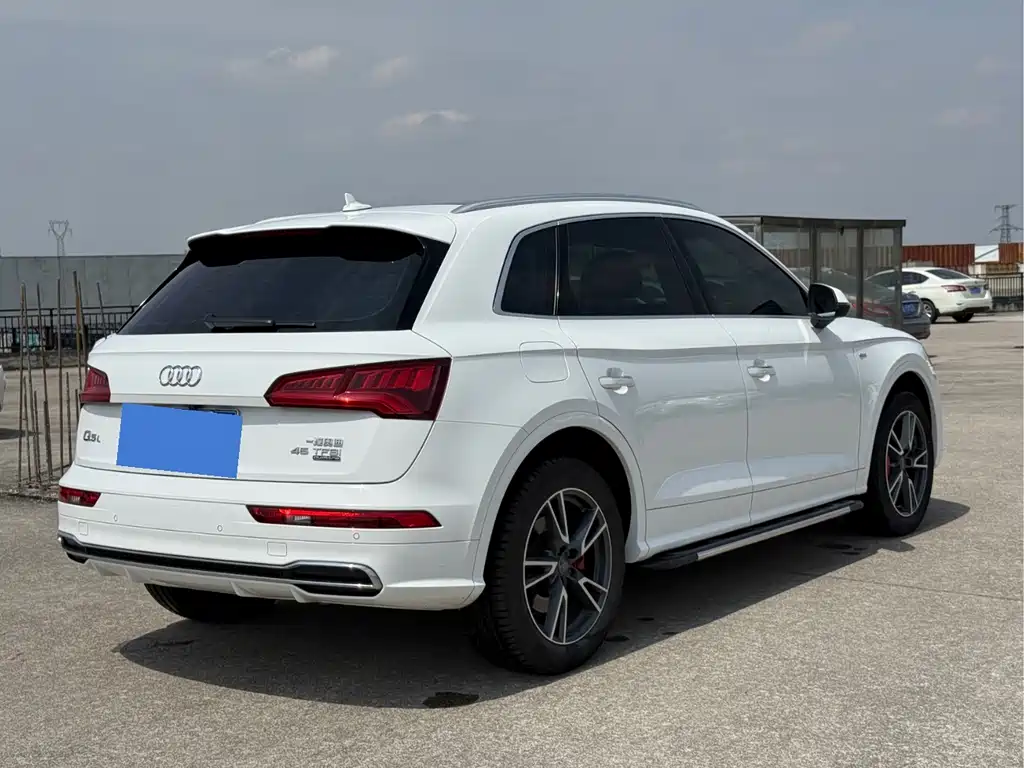 Audi Q5L 2020 — фото 10