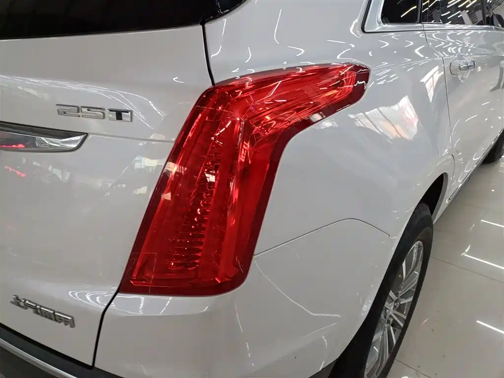 Cadillac XT5 2019 — фото 24
