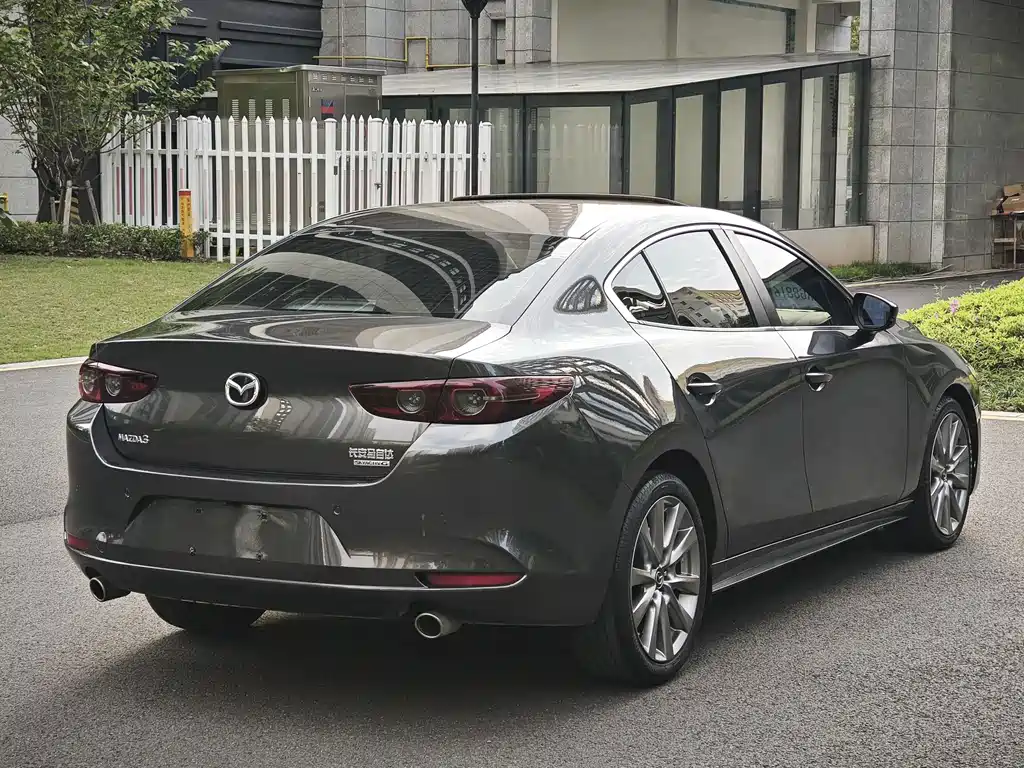 Mazda 3 Axela 2021 — фото 8
