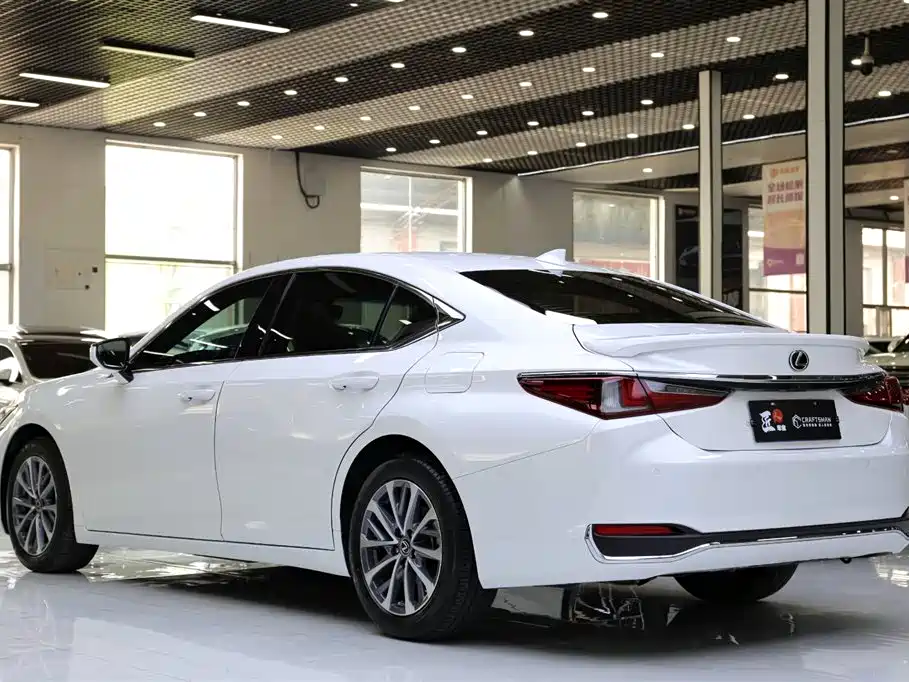 Lexus ES 2023 — фото 19