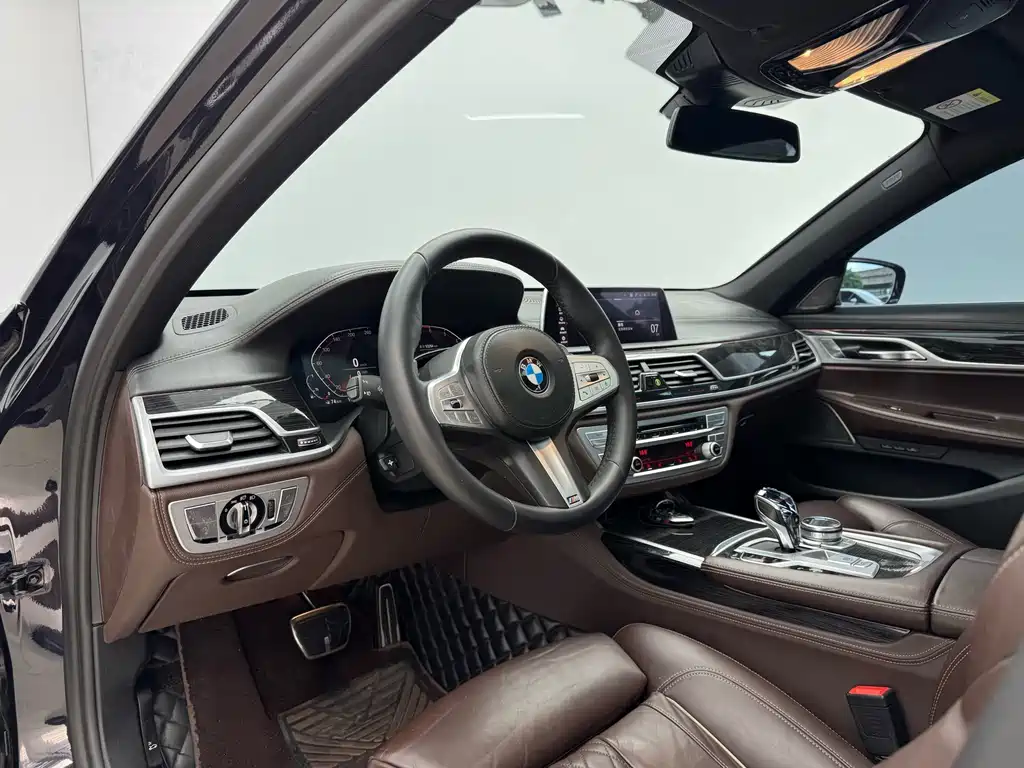 BMW 7 Series 2019 — фото 6