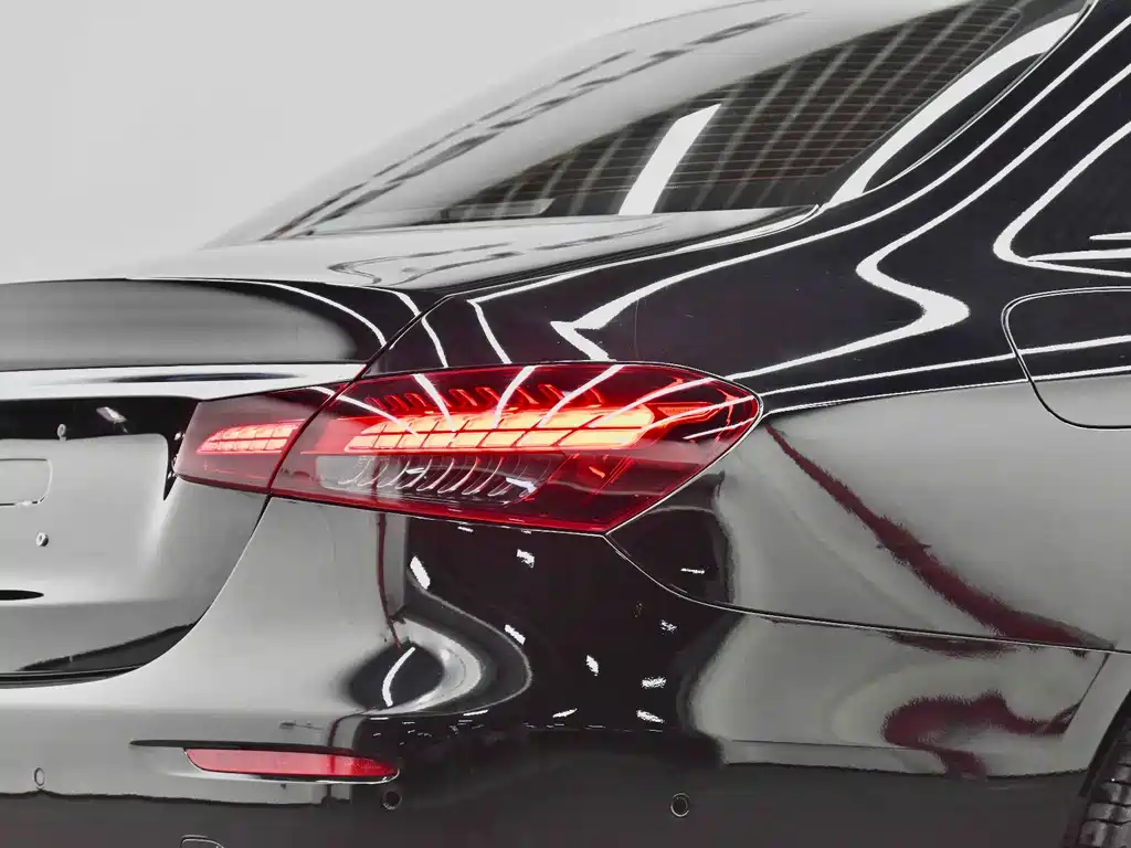 Mercedes-Benz E-Class 2022 — фото 12