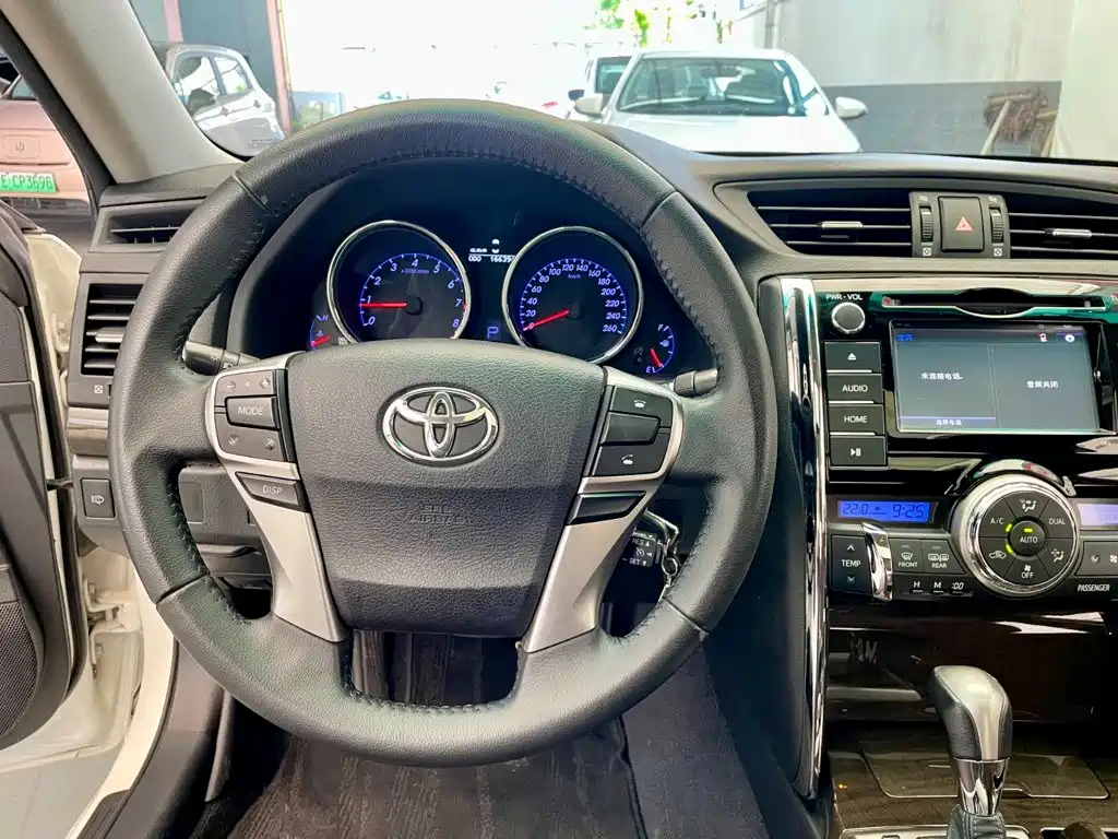Toyota Reiz 2016 — фото 13
