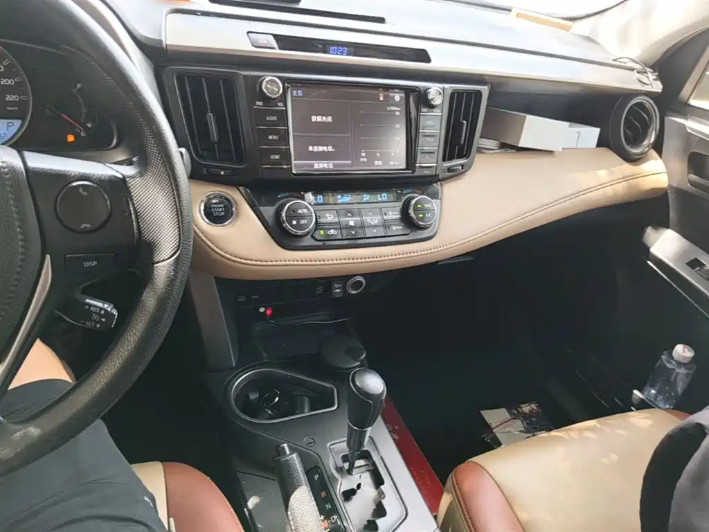 Toyota RAV4 2017 — фото 13