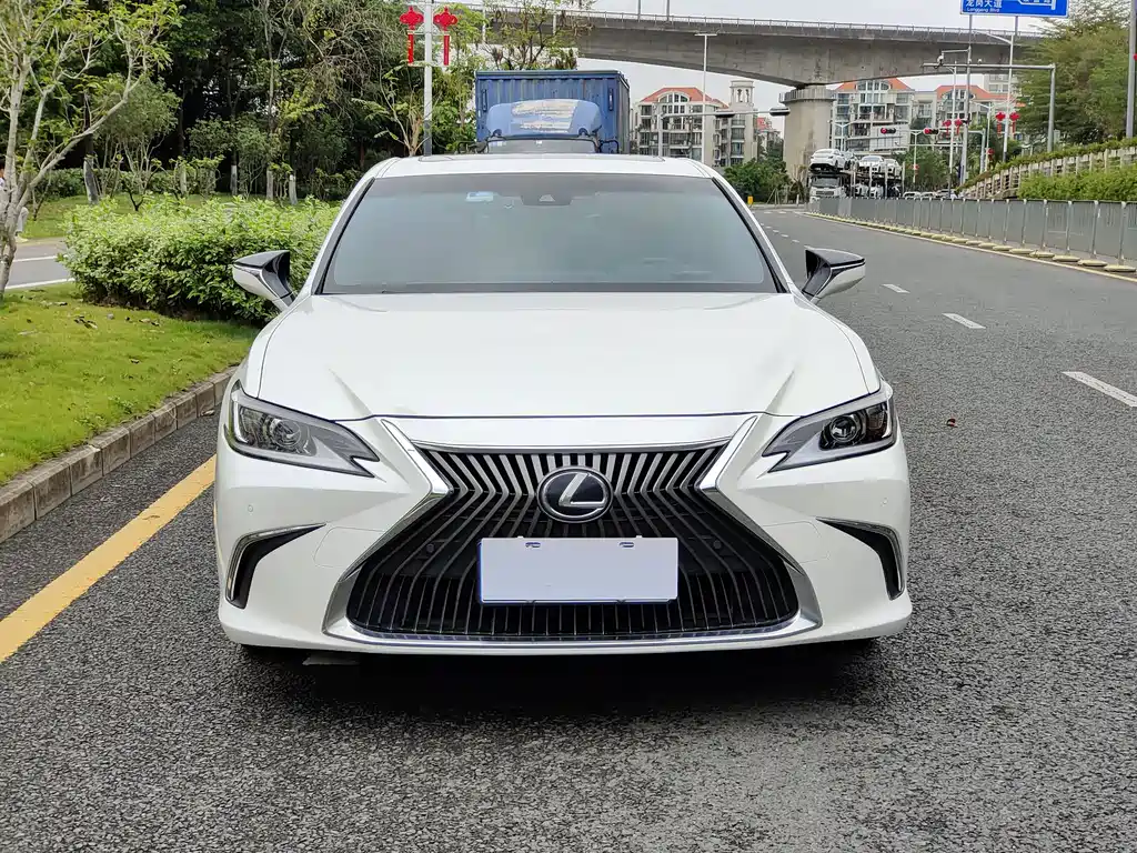 Lexus ES 2018 — фото 3
