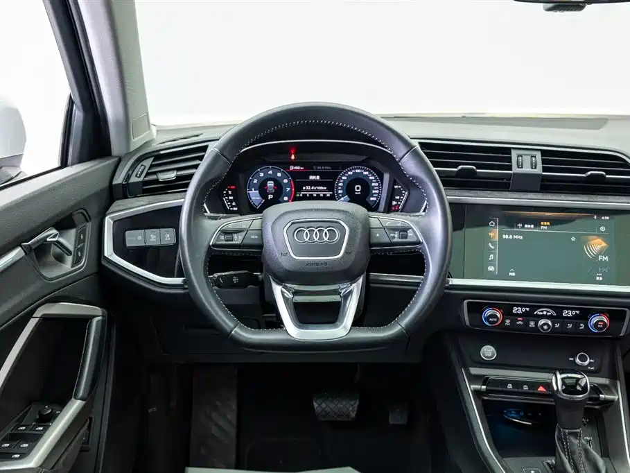 Audi Q3 2020 — фото 18