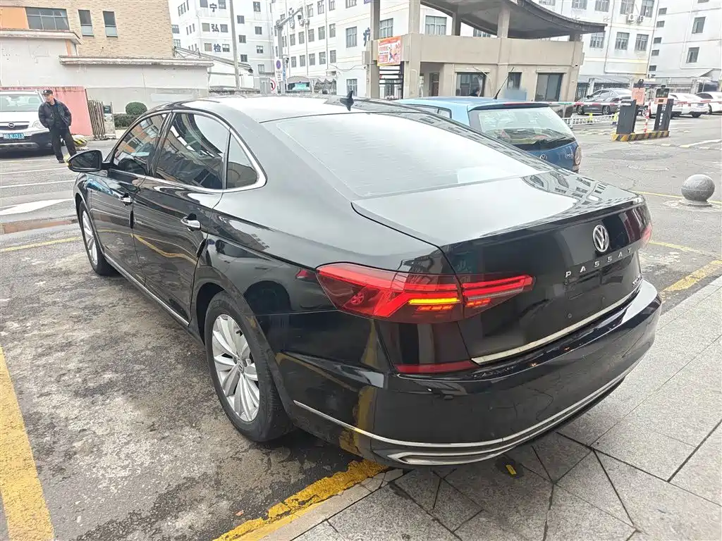 Volkswagen Passat 2019 — фото 23