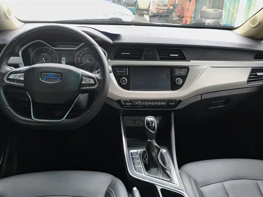 Geely Vision X3 2020 — фото 12