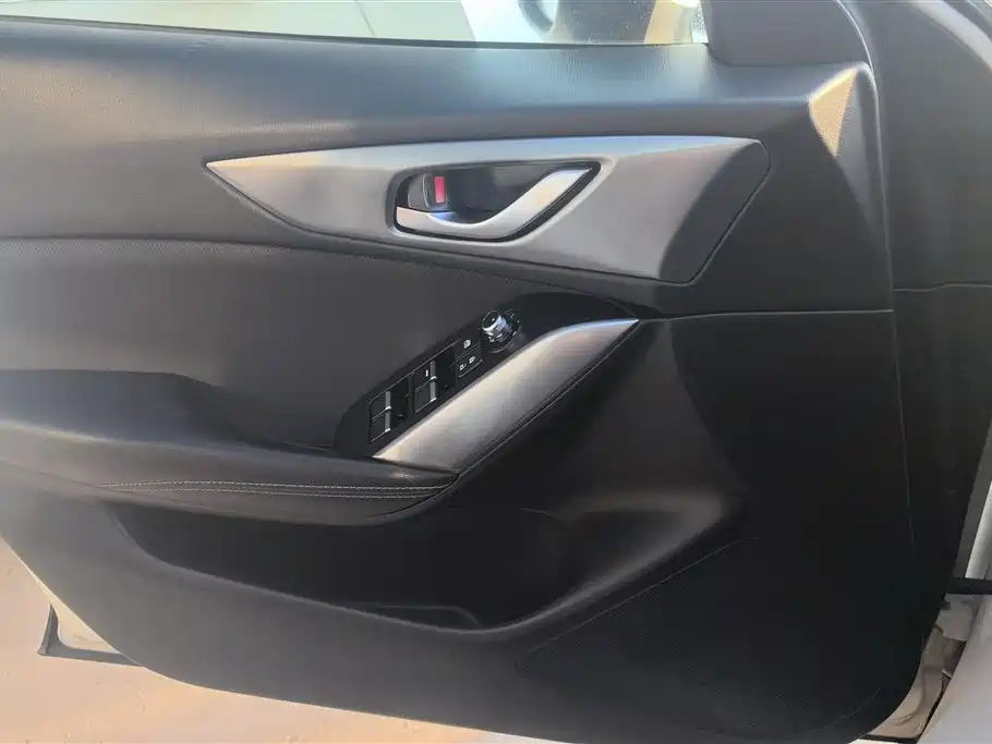 Mazda CX-4 2018 — фото 7
