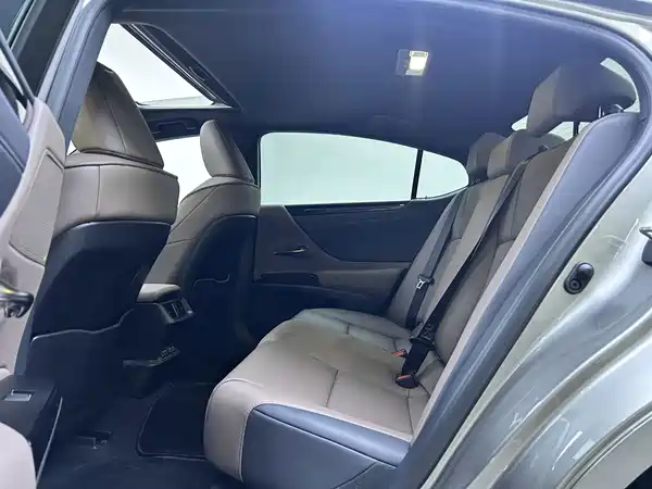 Lexus ES 2023