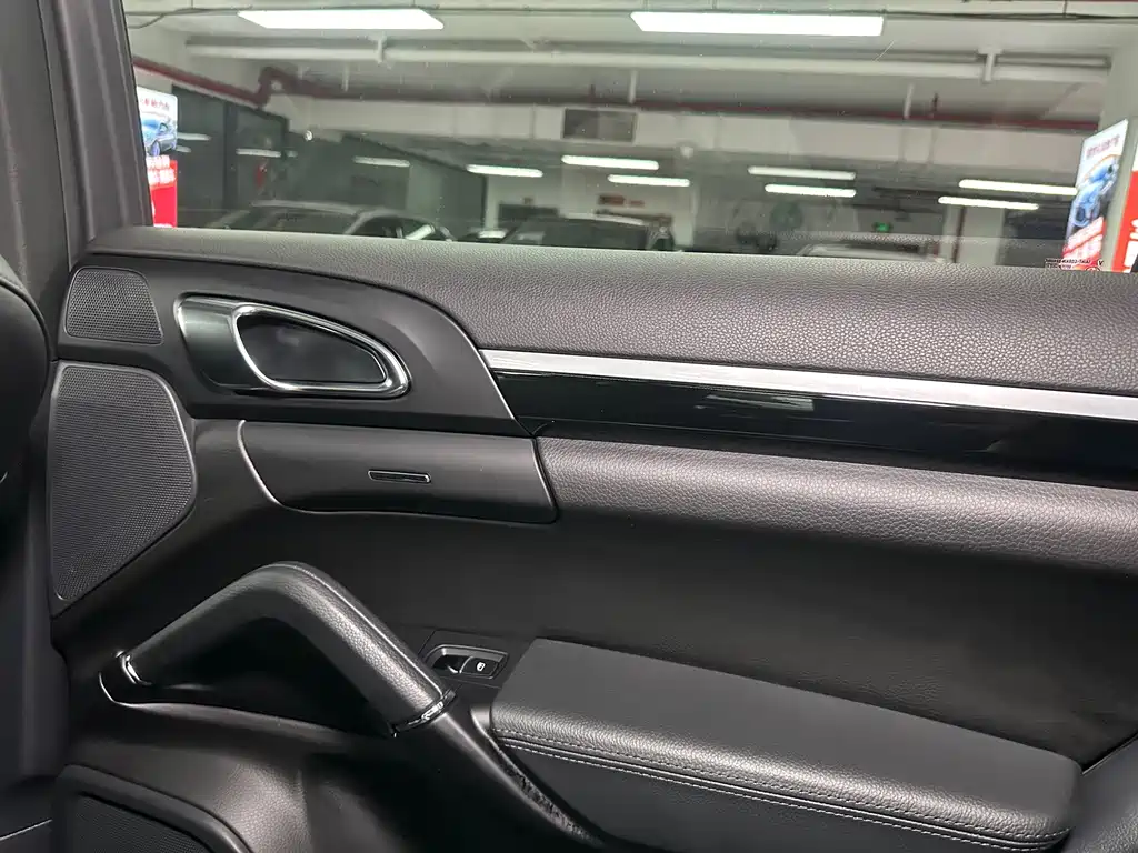 Porsche Cayenne 2017 — фото 19