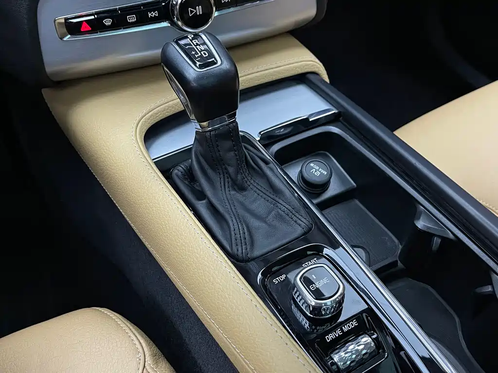 Volvo XC90 2016 — фото 13