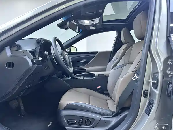 Lexus ES 2023