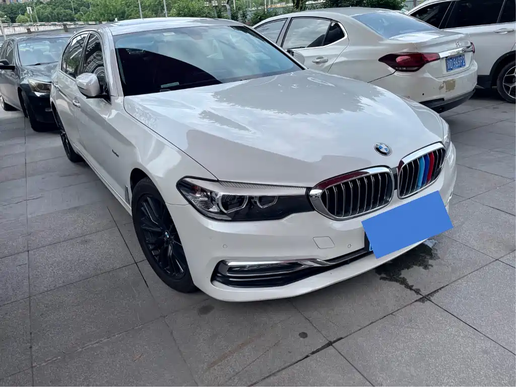 BMW 5 Series 2018 — фото 3