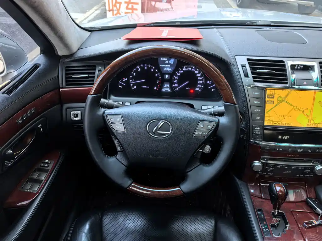Lexus LS 2010 — фото 13