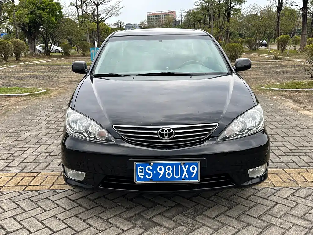 Toyota Camry 2005 — фото 2