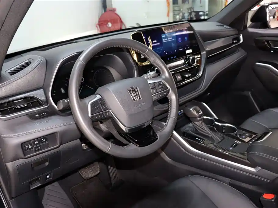 Toyota Crown Kluger 2023 — фото 10