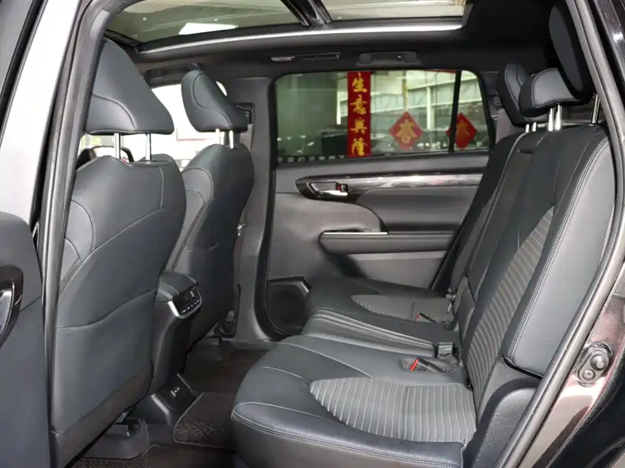 Toyota Crown Kluger 2023 — фото 11