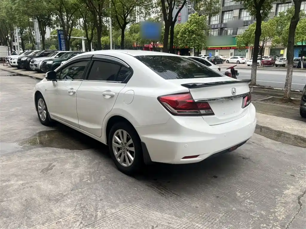 Honda Civic 2015 — фото 21