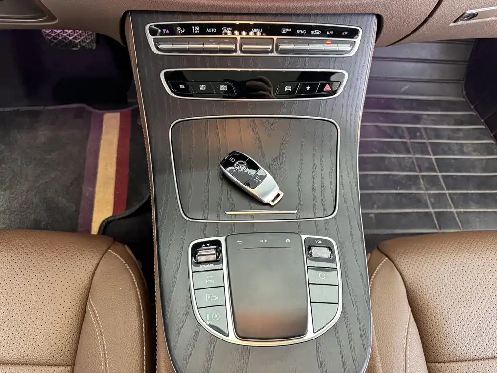 Mercedes-Benz E-Class 2021 — фото 19