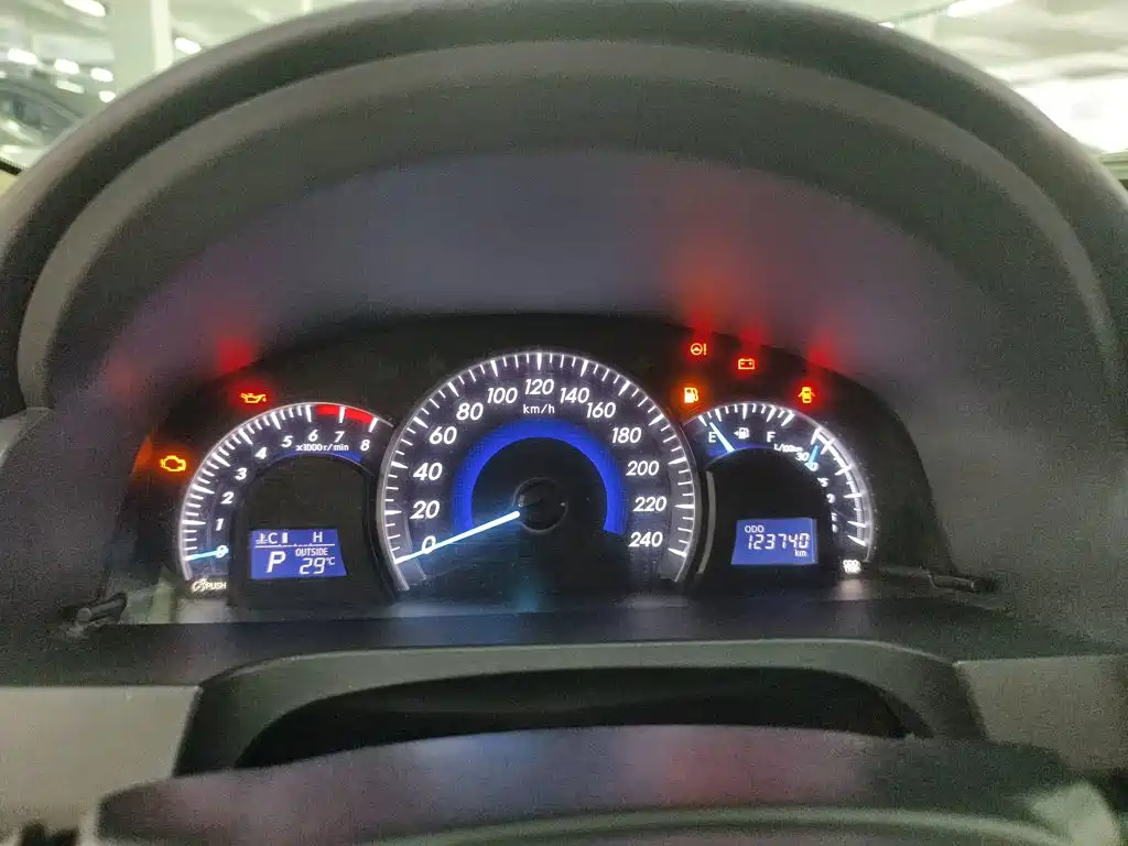 Toyota Camry 2014 — фото 11