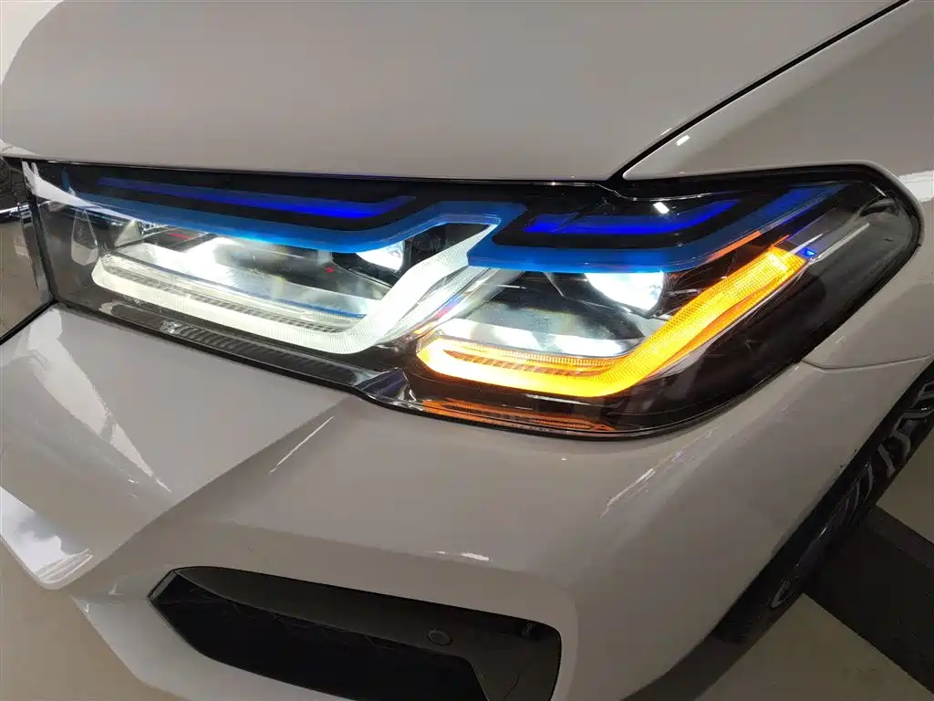 BMW 5 Series 2019 — фото 18