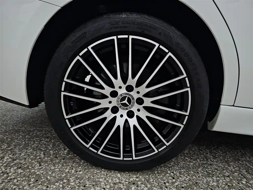 Mercedes-Benz C-Class 2023 — фото 14