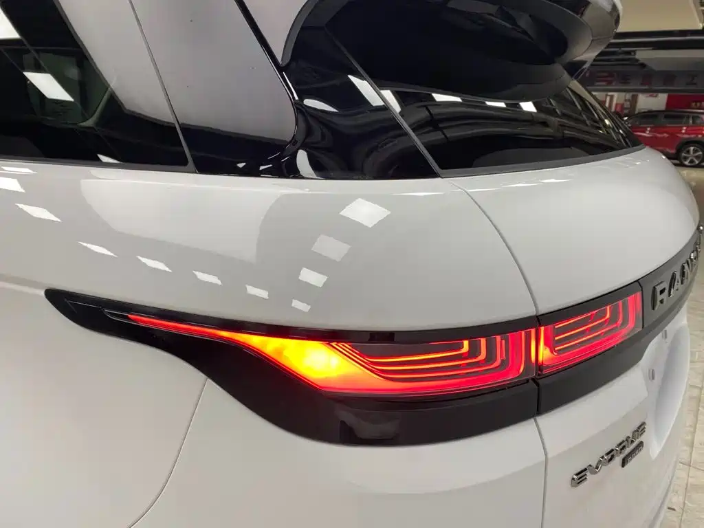 Land Rover Range Rover Evoque 2023 — фото 21