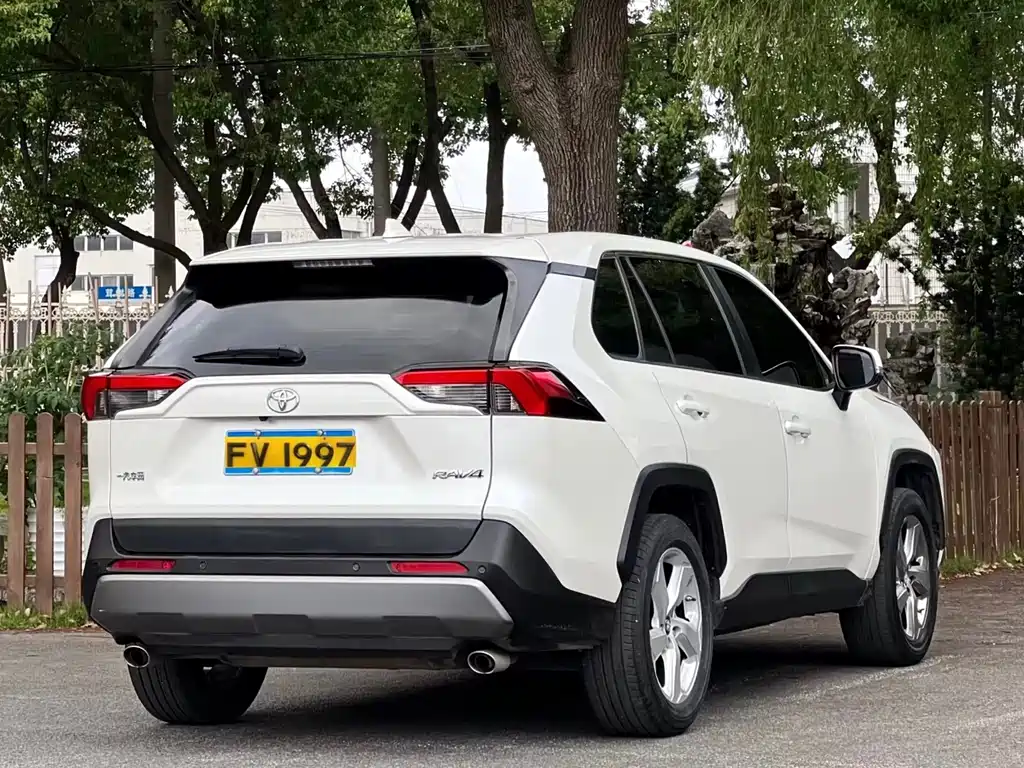 Toyota RAV4 2021 — фото 15