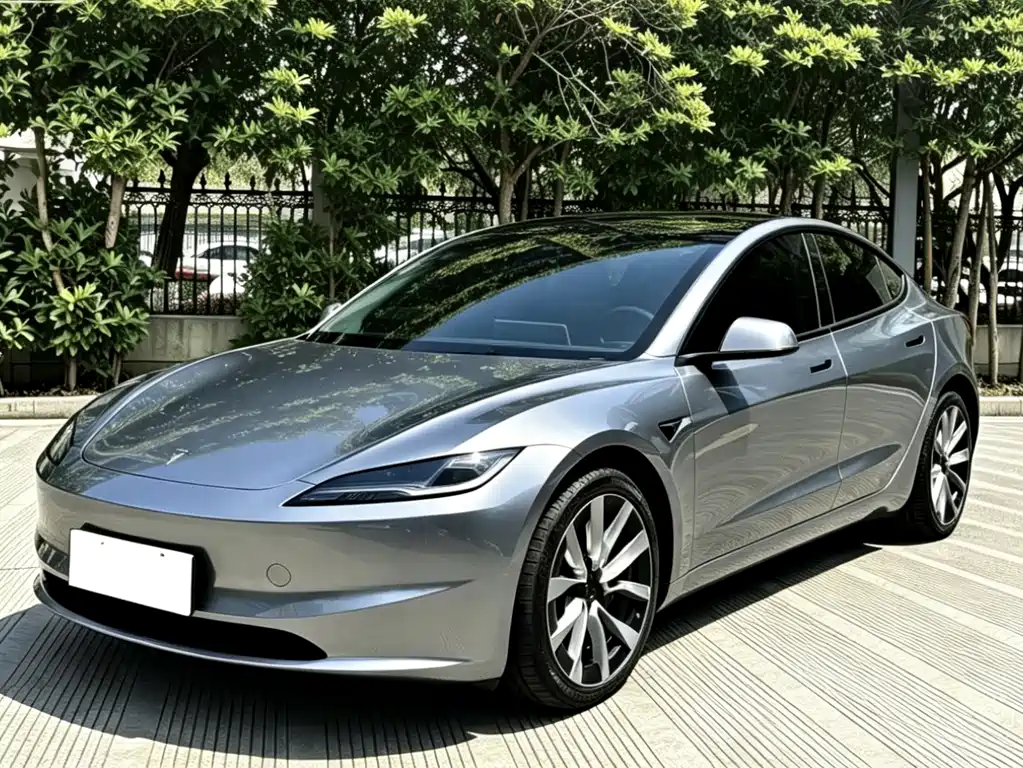 Tesla Model 3 2025 — фото 1