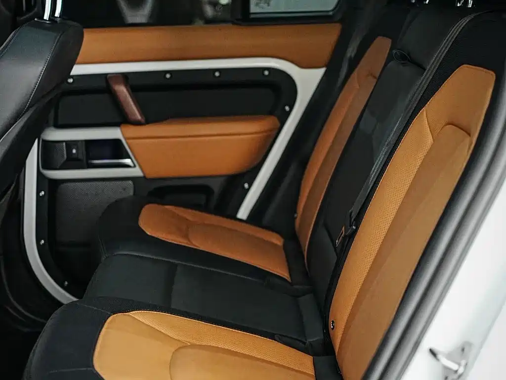 Land Rover Defender 2024 — фото 14