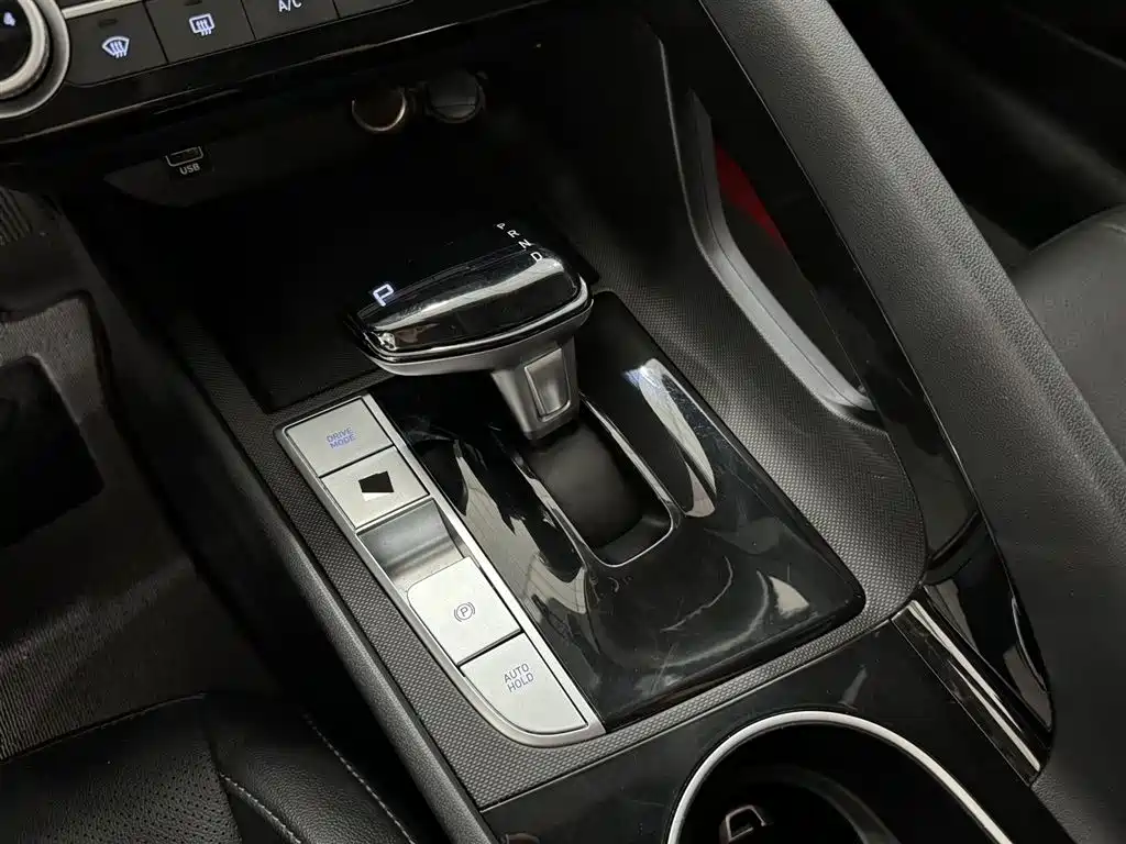 Hyundai Elantra 2022 — фото 11