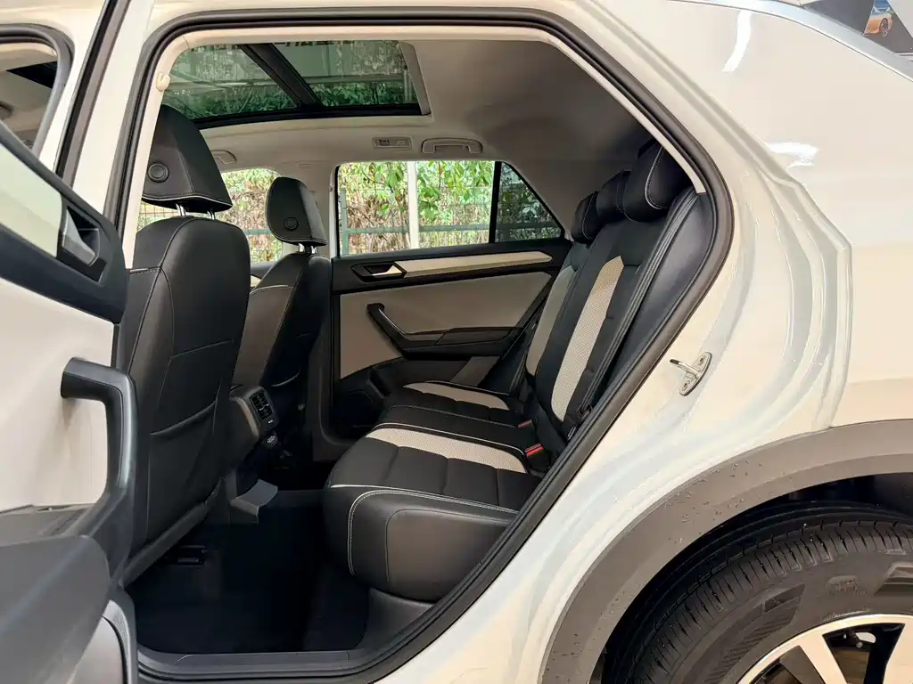 Volkswagen T-Roc 2023 — фото 15