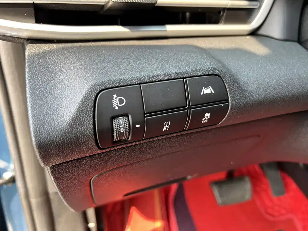 Hyundai Elantra 2022 — фото 18