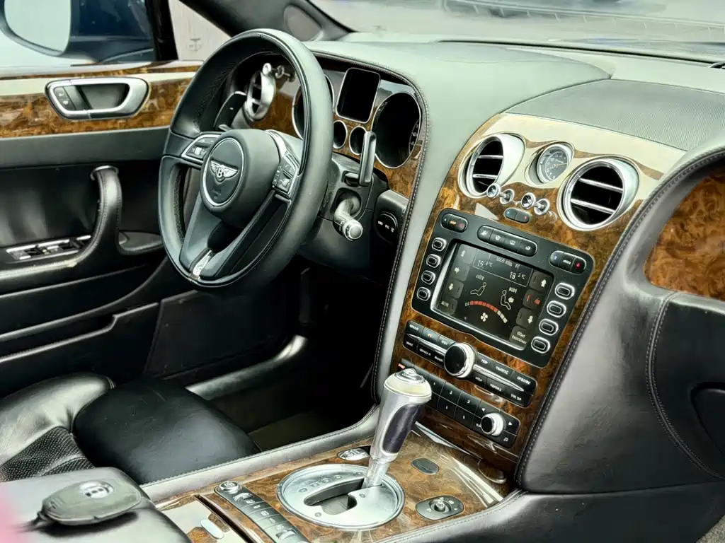Bentley Flying Spur 2007 — фото 14