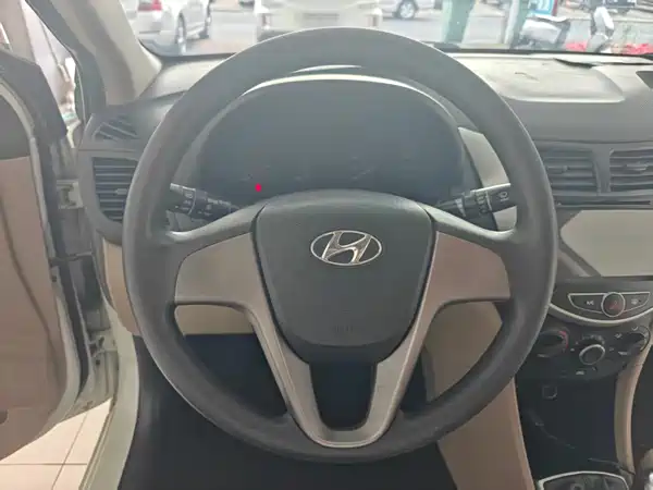 Hyundai Accent 2016
