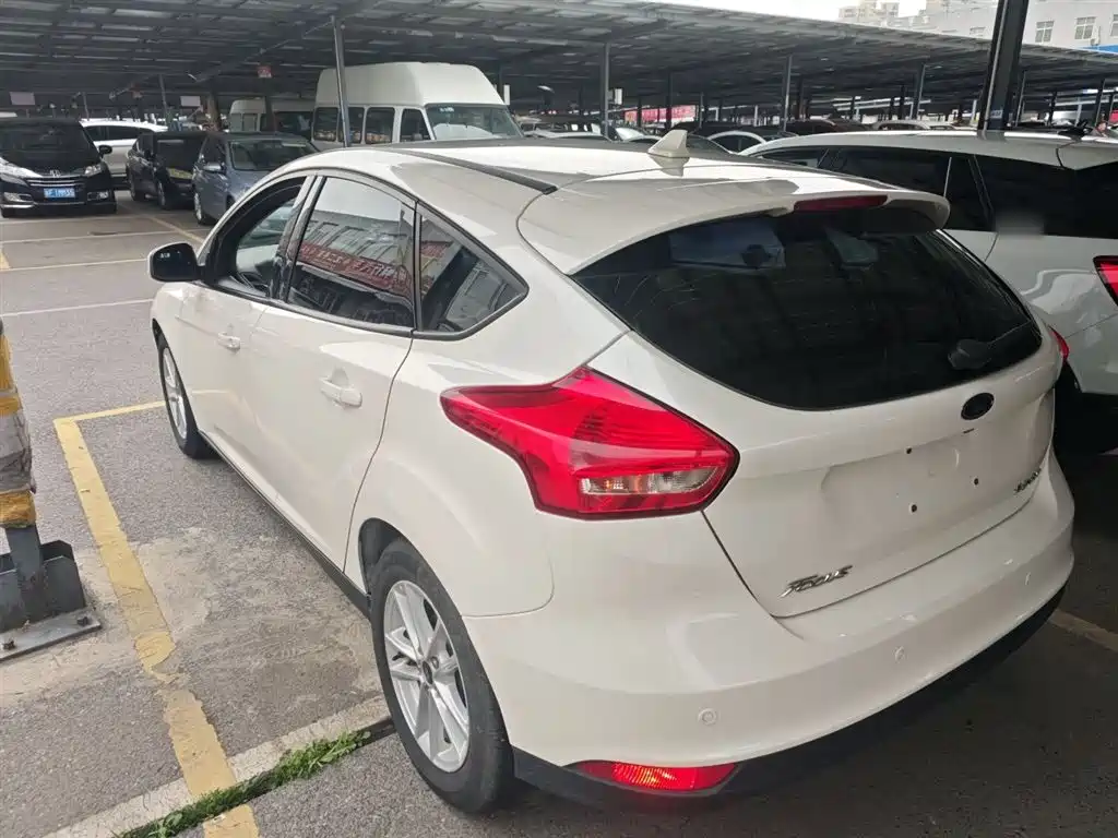 Ford Focus 2018 — фото 23