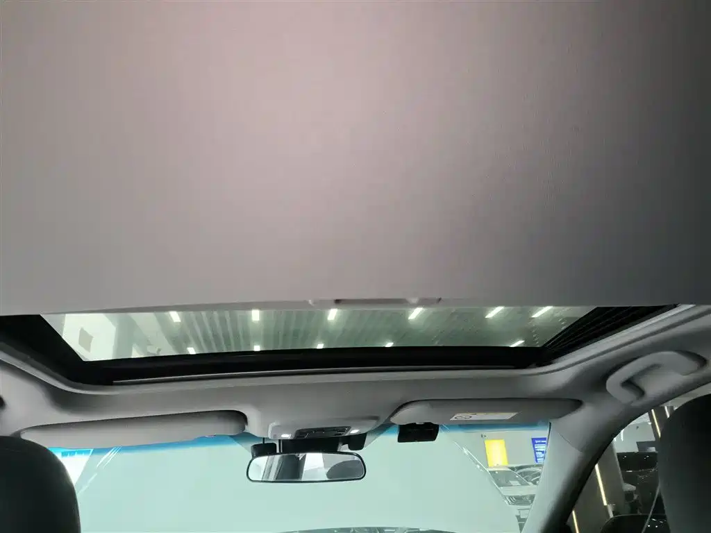 Toyota Camry 2019 — фото 14