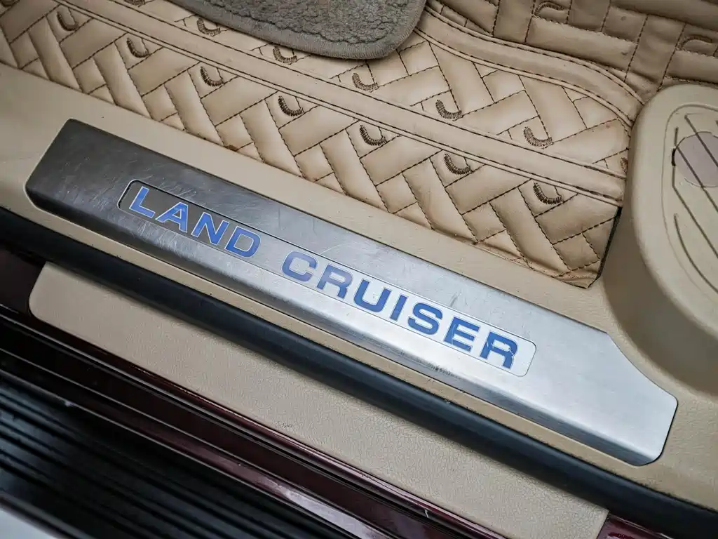Toyota Land Cruiser 2017 — фото 8