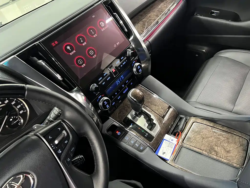 Toyota Vellfire 2022 — фото 23
