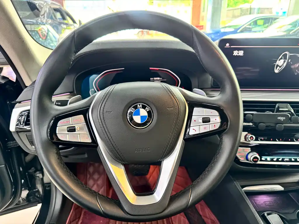 BMW 5 Series 2021 — фото 10